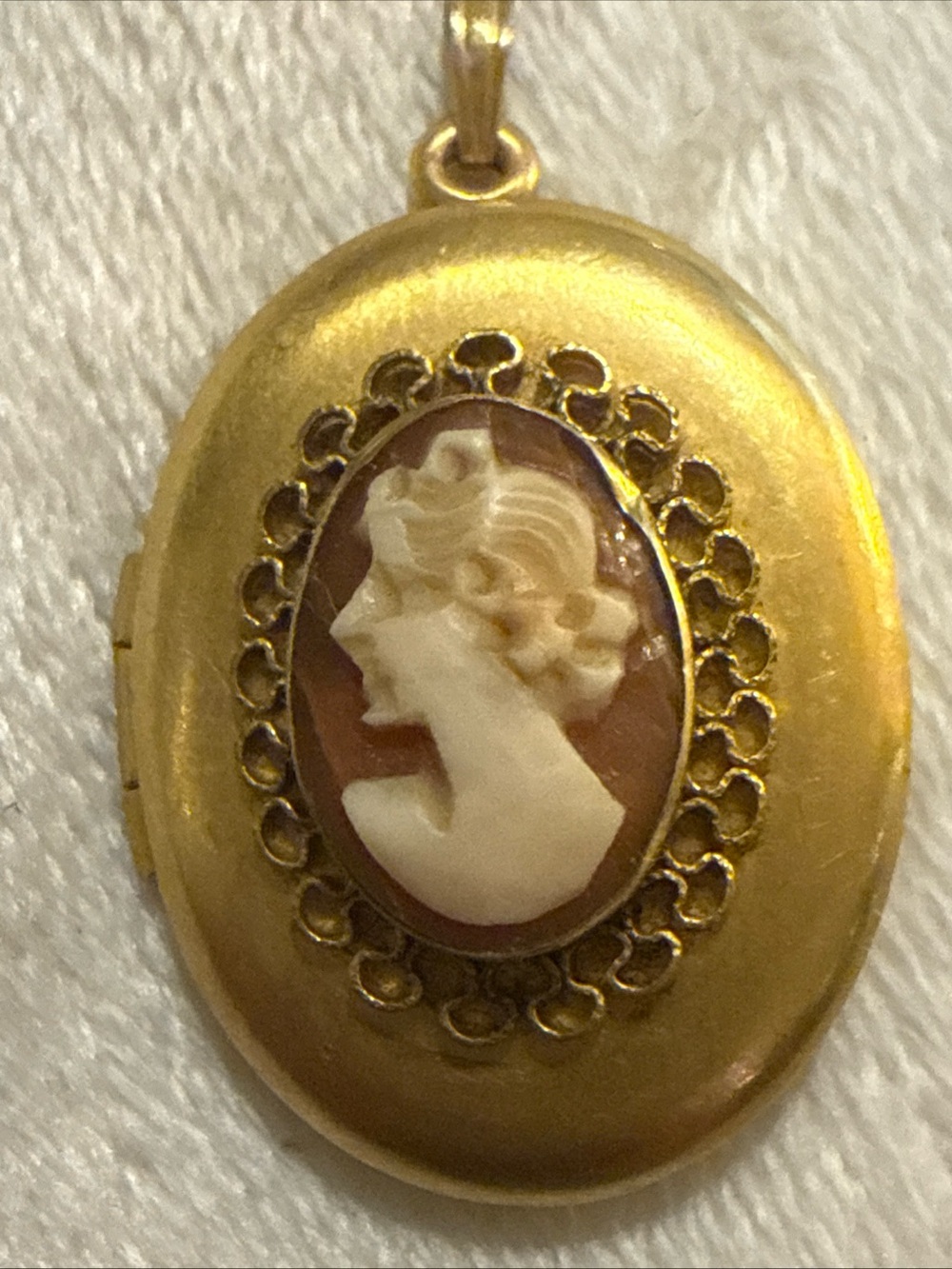 Mid-Century Van Dell Gold Plated Cameo Locket Necklace - Elegant Women's Jewelry